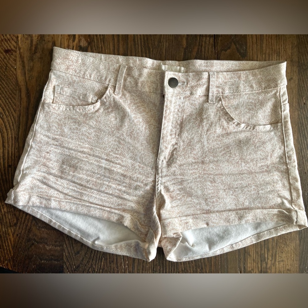 💐3/$12 H&M Reptile Print Mid-Rise Shorts  Size 8 NEW